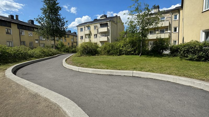 Kantsten mot asfalt